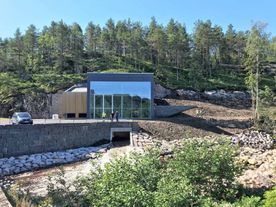 Kraftverk med mur