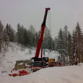 Kranbil i snøen
